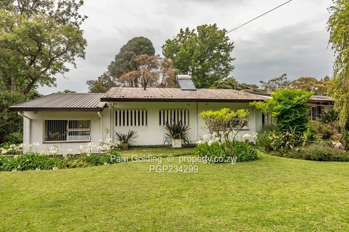 Spacious Family Home on Prime Rolf Valley Acreage (Sole Mandate)