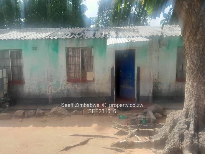 3-Bed Fixer-Upper with Large Yard on 426m², Mabvuku (Sole Mandate)