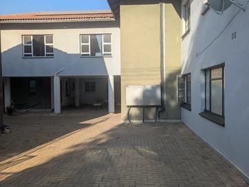 3 Bedroom Flat & Apartment