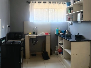 2 Bedroom Flat & Apartment