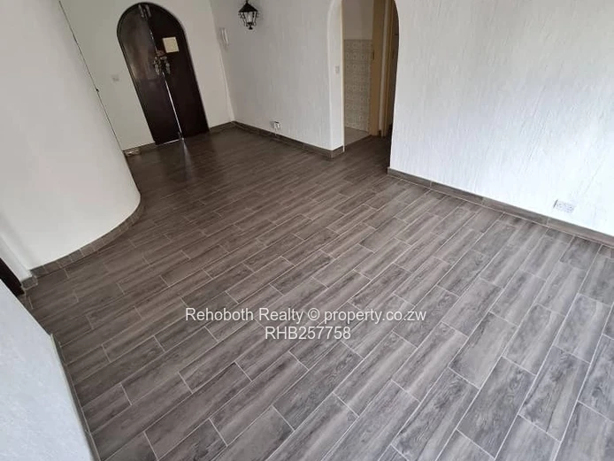 Spacious 4-Bed Home in Greystone Park — 4000m², Borehole