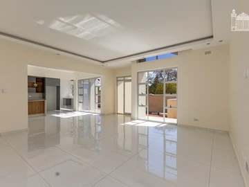 3 Bedroom Flat & Apartment