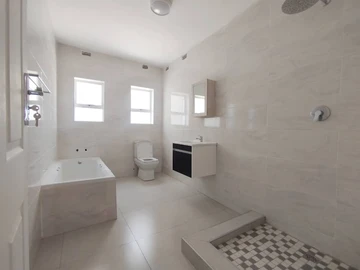 3 Bedroom Flat & Apartment