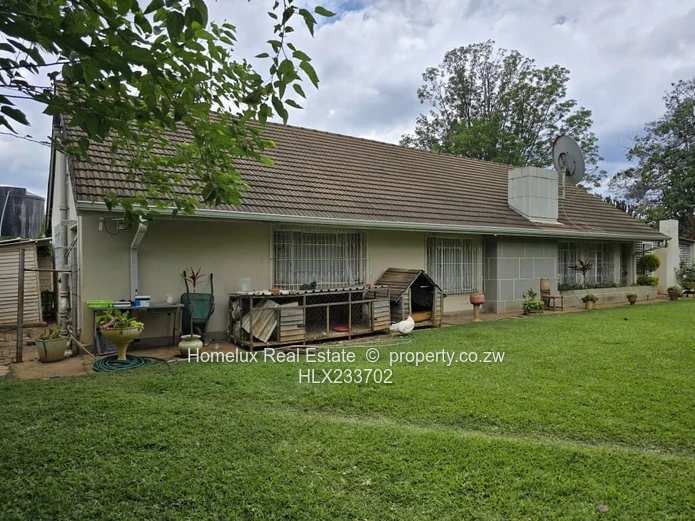 Elegant Eastlea 5-Bedroom Family Home with Separate Cottage |