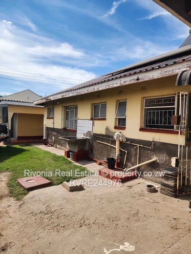 Mainway Meadows 4-Bed Home with Borehole — Harare South