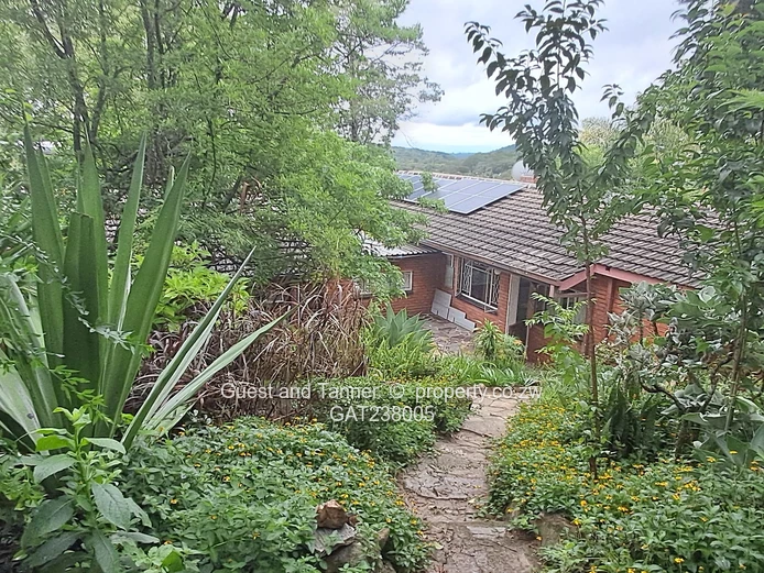 Luxury Glen Lorne House for Sale – 5 Bedrooms, Spa, Solar, Borehole & 7,000 sqm Stand