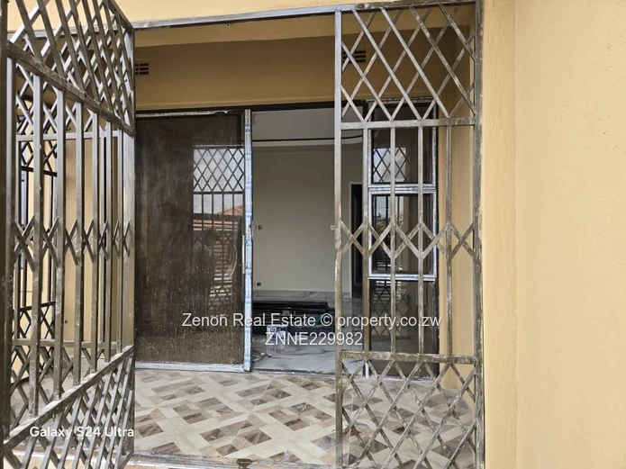 4bed house in Southview ,solar backup ,borehole 500/month (Sole Mandate)