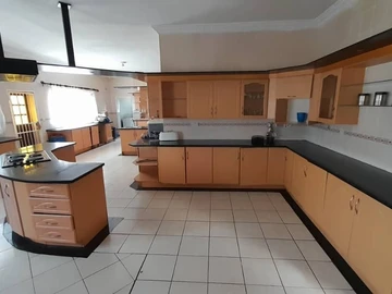 6 Bedroom House