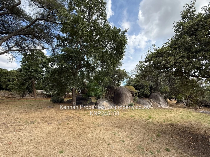 Spacious family home with attached 3 bedroom cottage