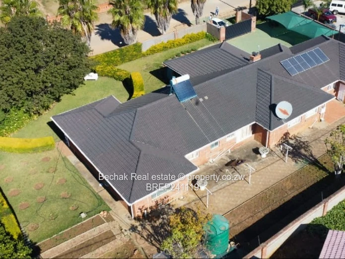 Spacious 4-Bed Selbourne Park Home - Manicured Garden & Borehole