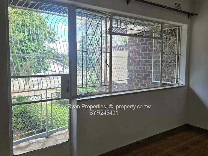 Neat 2 Bed Duplex Garden Apartment