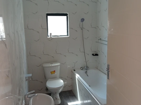 2 Bedroom Flat & Apartment