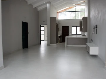 4 Bedroom Flat & Apartment