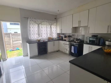 3 Bedroom Flat & Apartment