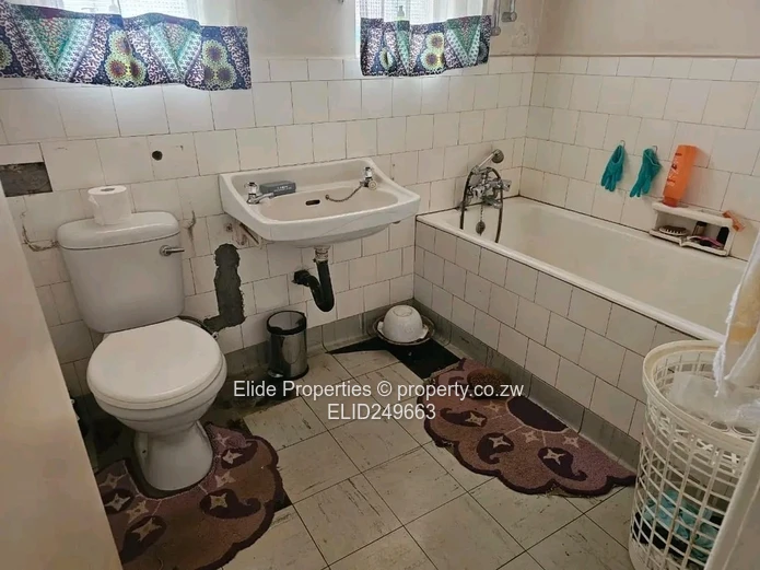 Spacious 3-Bed Avondale Home on 3291m² with Pool & Borehole