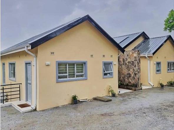 4 Bedroom Flat & Apartment