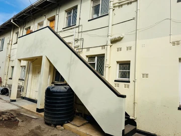 2 Bedroom Flat & Apartment