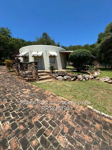 Exceptional Lifestyle Property on a Large 3,720 sqm Plot