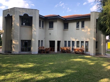 6 Bedroom House