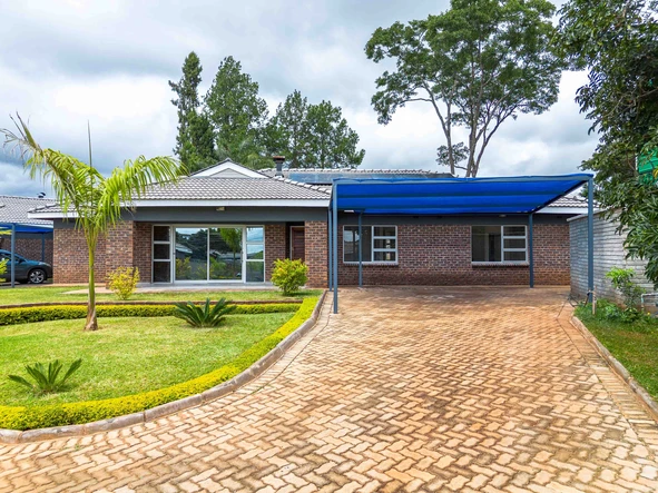 4 Bedroom Flat & Apartment