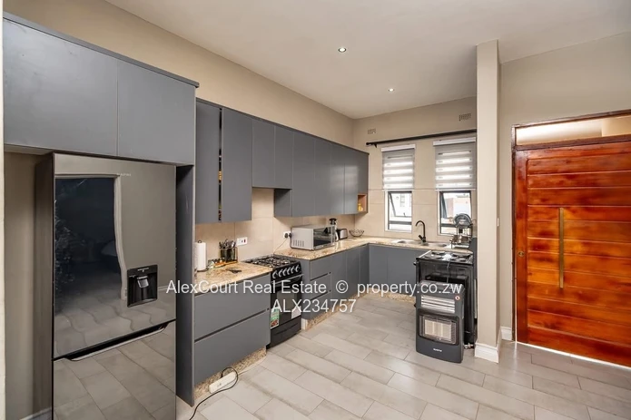 Modern And Spacious Cluster Home in Prime Greendale!