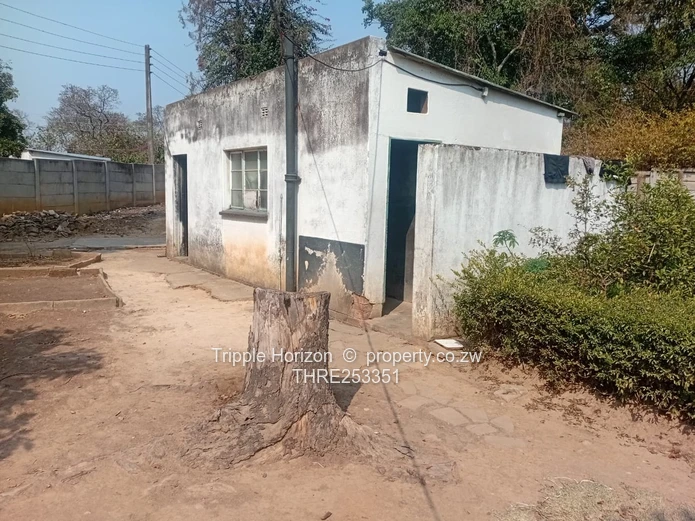Ballantyne Park: 5-Bed Family Home with Pool & Borehole