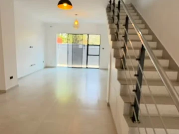 2 Bedroom Flat & Apartment