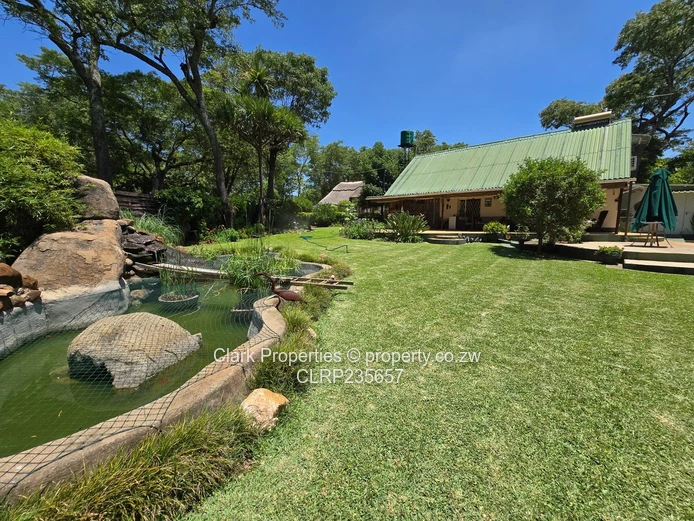 Tranquil 3-Bedroom Retreat with Stunning Lake Views