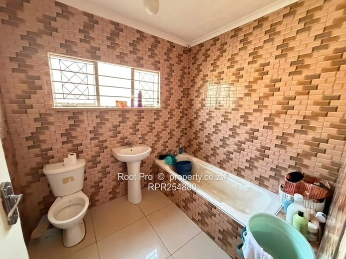 Warren Park 1 home to let
