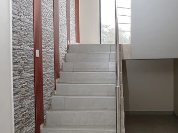 4 Bedroom Flat & Apartment