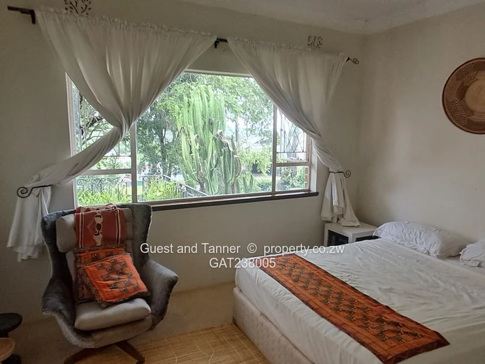 Luxury Glen Lorne House for Sale – 5 Bedrooms, Spa, Solar, Borehole & 7,000 sqm Stand