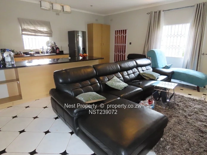 Location - 6 Bedroom House in Alexandra Park!