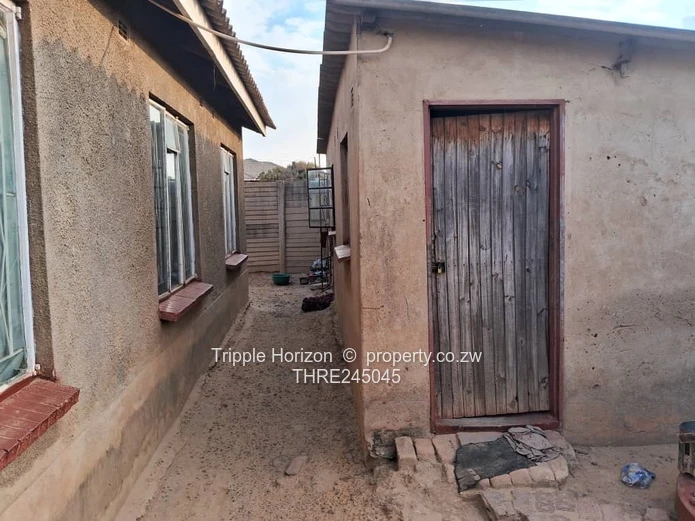 6-Bed Home in Granary Park - Walled, Verandah & Carport