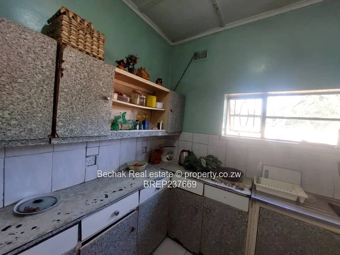 Family Home in Famona — 3-bed, Pool & Borehole on 2,360m²