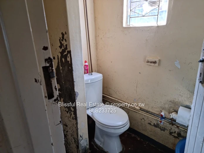 mufakose garden flat for sale