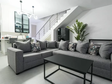 2 Bedroom Flat & Apartment