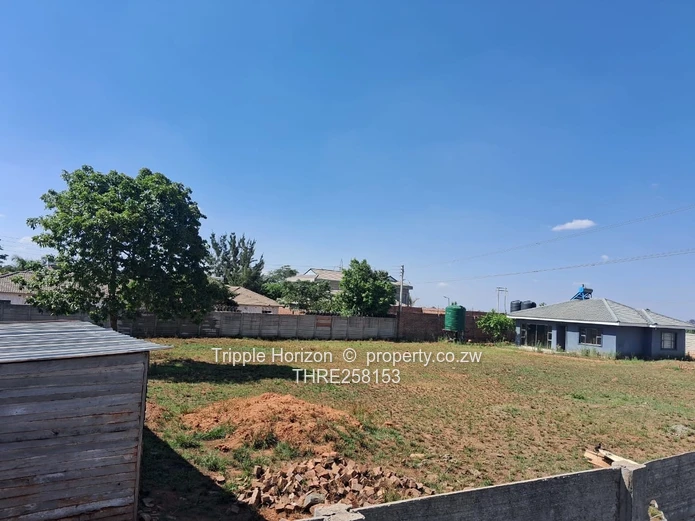 Fenced 2000m² Mandara Plot — Main Road Frontage