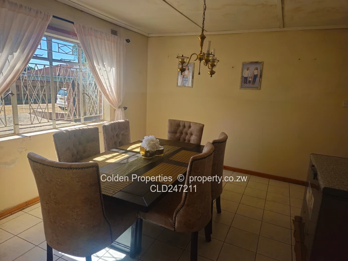 Spacious 3-Bed Home in Zimre Park - 936m² & Borehole (Sole Mandate)