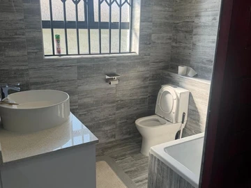 3 Bedroom Flat & Apartment
