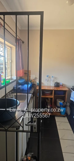 Neat Starter Home in Ashdown Park