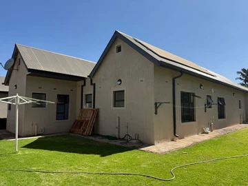 4 Bedroom Flat & Apartment