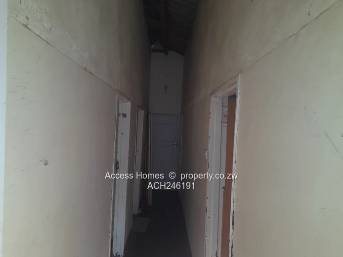 Lochinvar near Southerton Zuva Garage  (Sole Mandate)