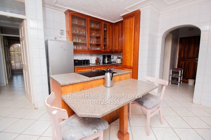 Prime 5 Bedroom Home for Sale in Helensvale