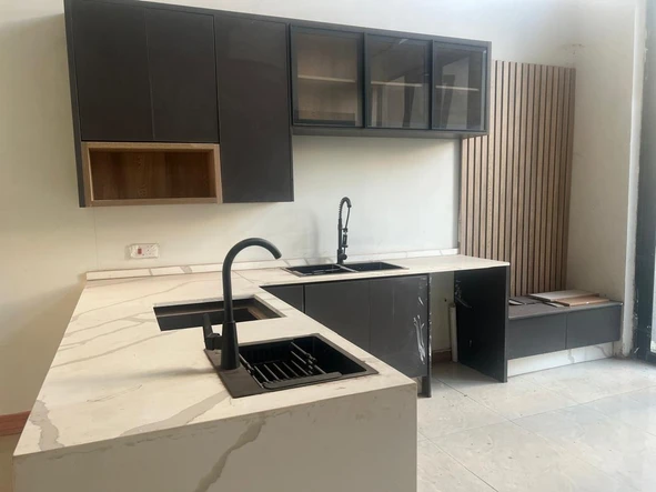 4 Bedroom Flat & Apartment