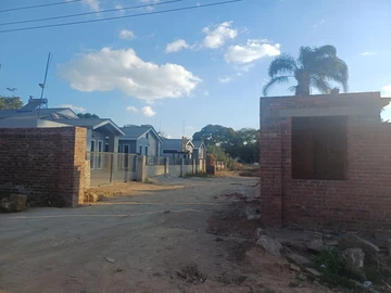 Vacant Cluster Stand For Sale In Hatfield 