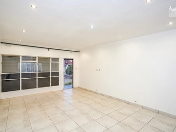 2 Bedroom Flat & Apartment