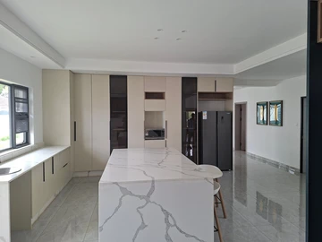 5 Bedroom Flat & Apartment