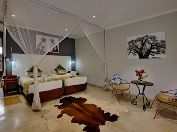 Hotel & Lodge