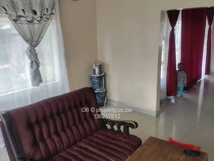 Emmaculate 3bedrooms molden kitchin