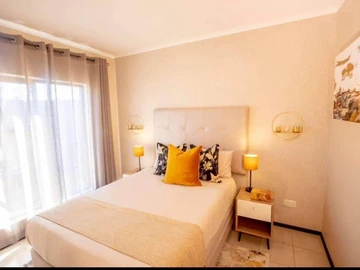 2 Bedroom Flat & Apartment